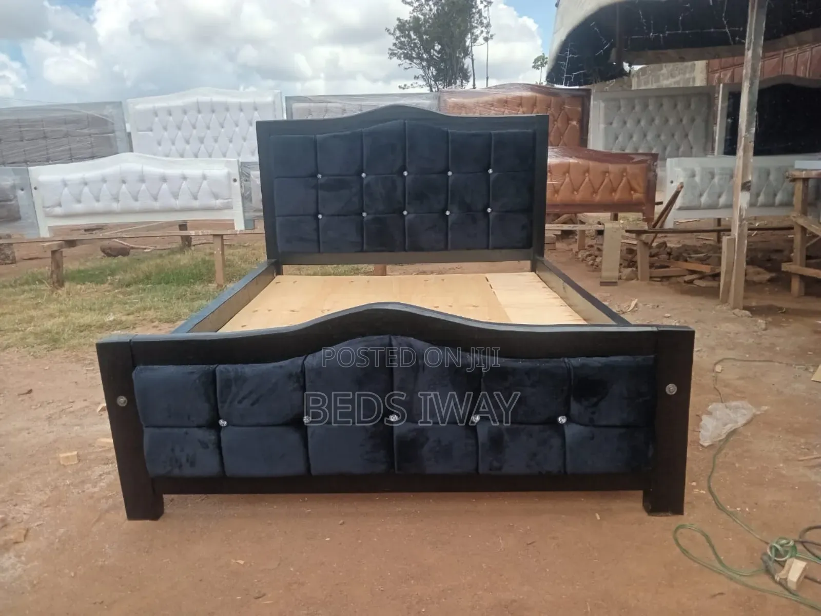 Blackish 5x6 Turfed Chester Bed