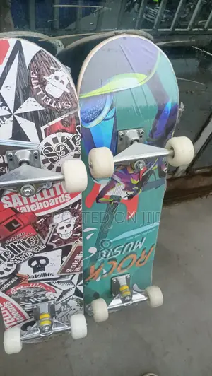Street-Ready Skateboard for Adults – Fun and Durable