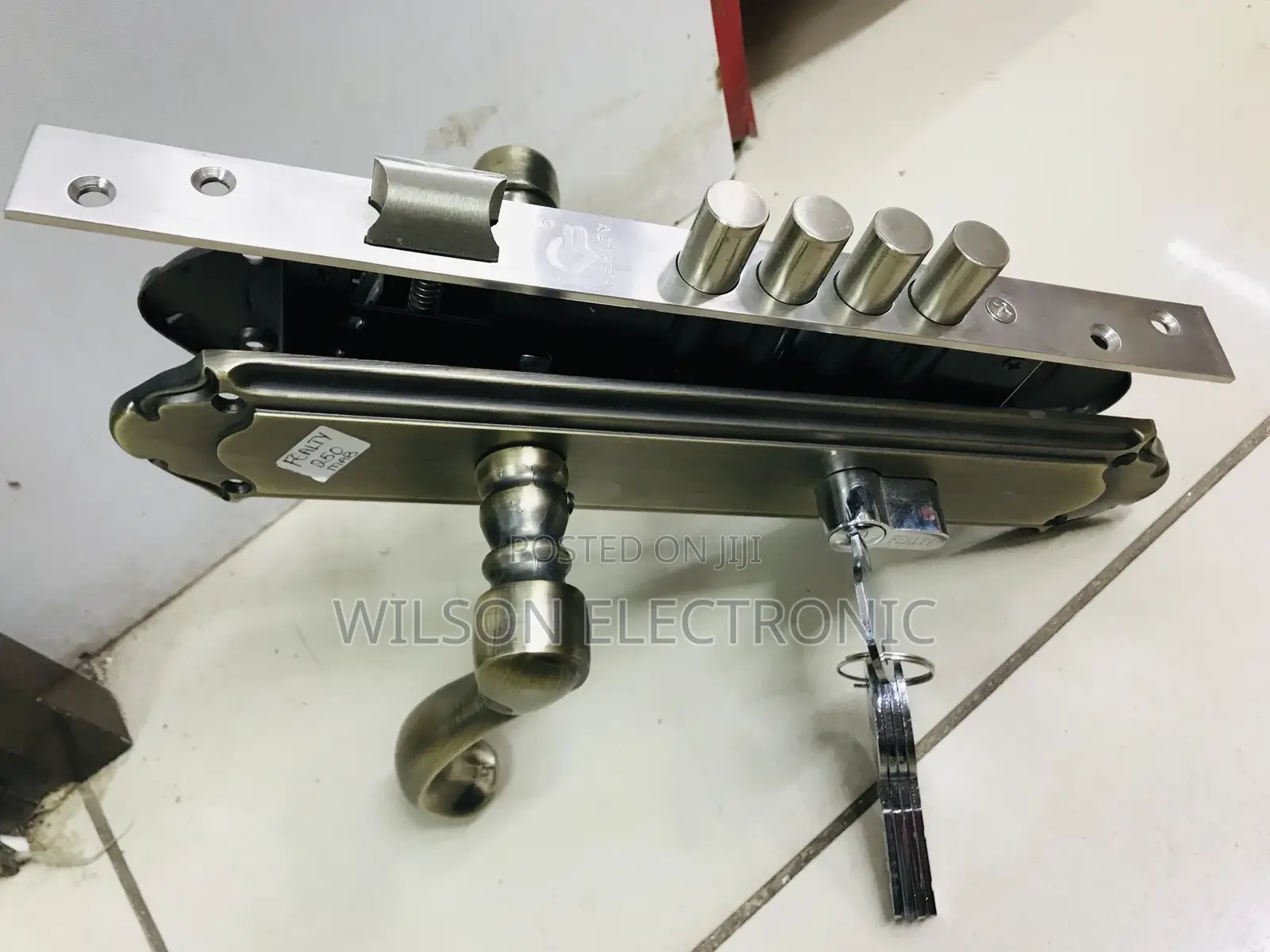 Fealty Heavy Duty Door Lock. Metallic Doors