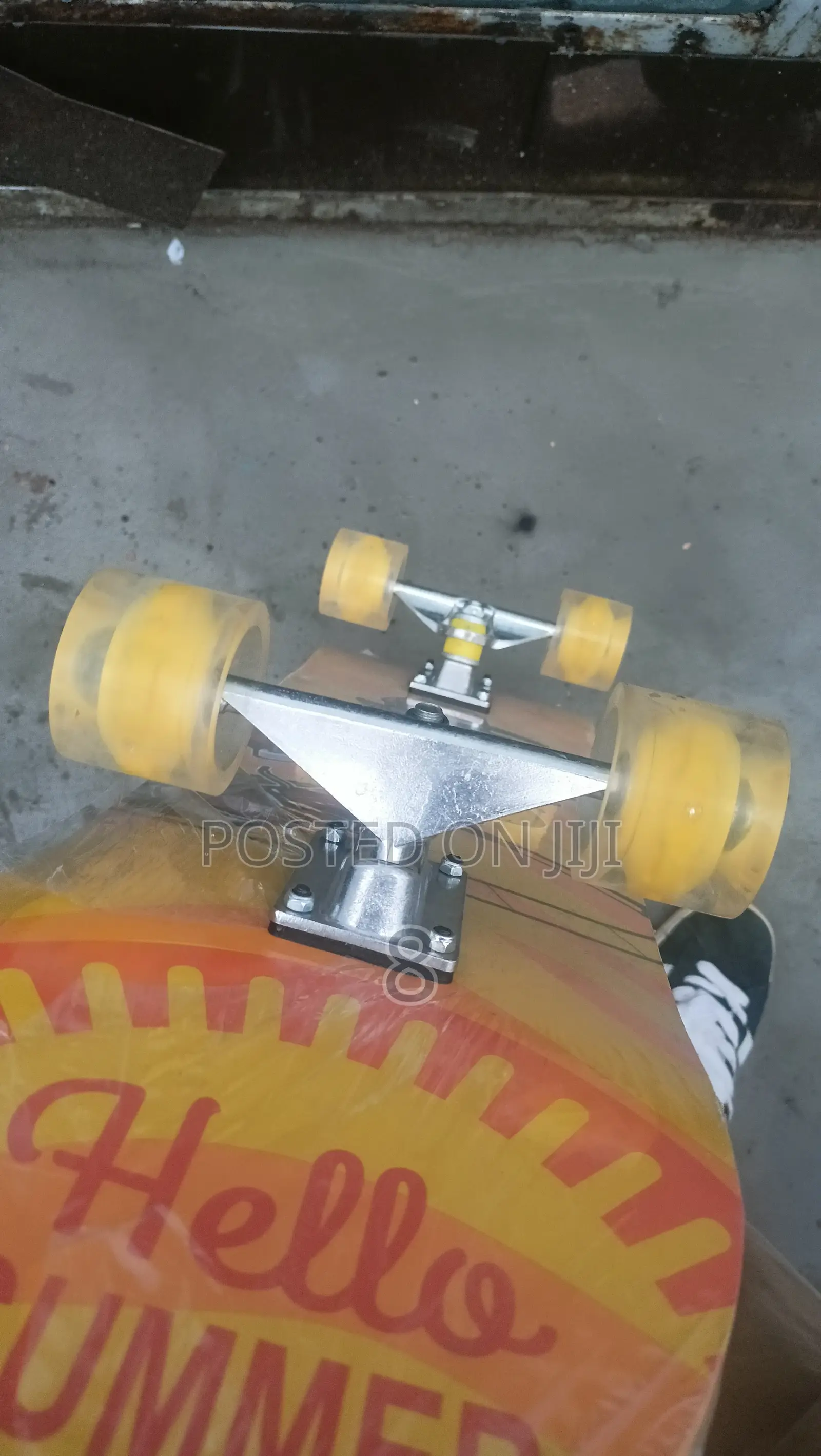 High-Performance Skateboard for Adults – Durable and Sleek