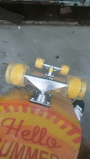High-Performance Skateboard for Adults – Durable and Sleek