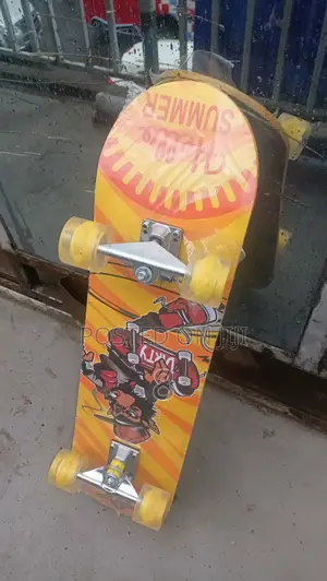 High-Performance Skateboard for Adults – Durable and Sleek