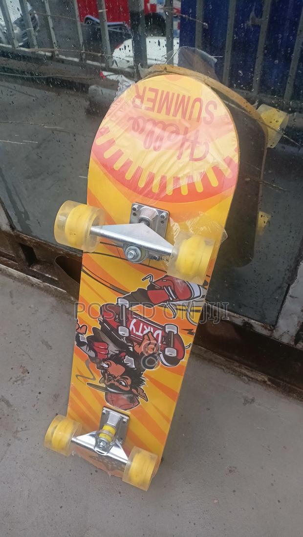 High-Performance Skateboard for Adults – Durable and Sleek - thumbnail 2
