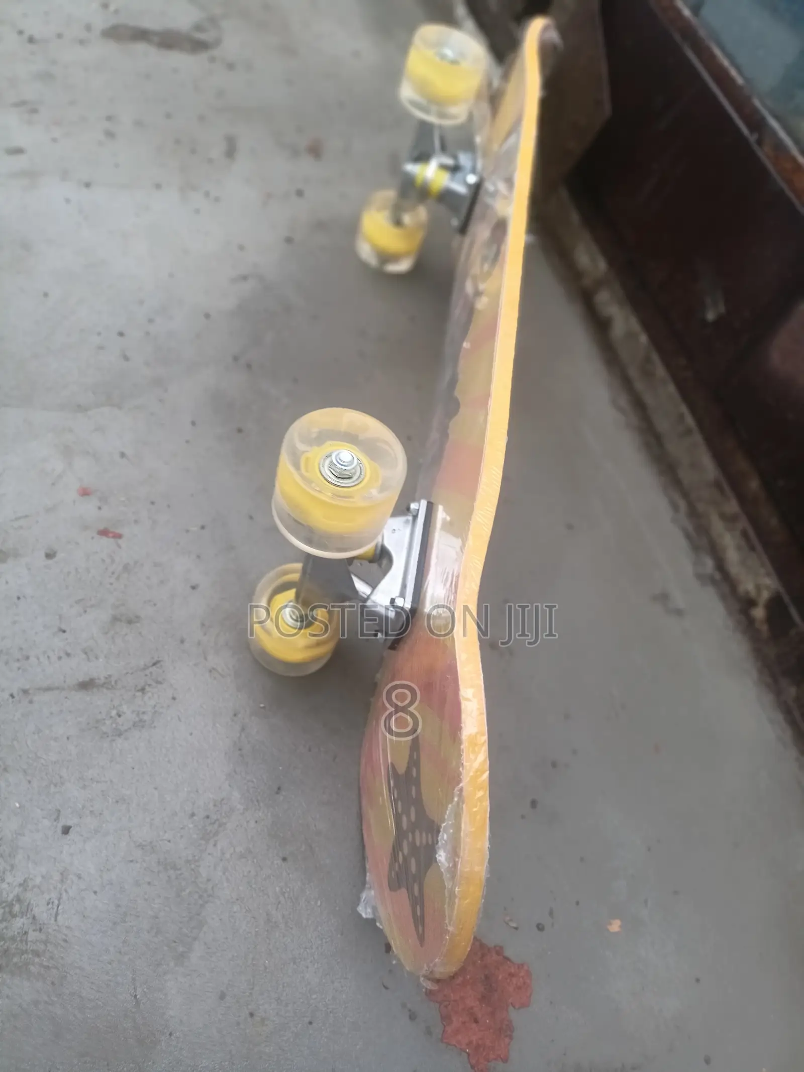 Pro Adult Skateboard – Perfect for Skateparks and Streets