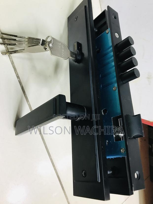 Metallic/Wooden Doors Lock. 4 Pin - main view