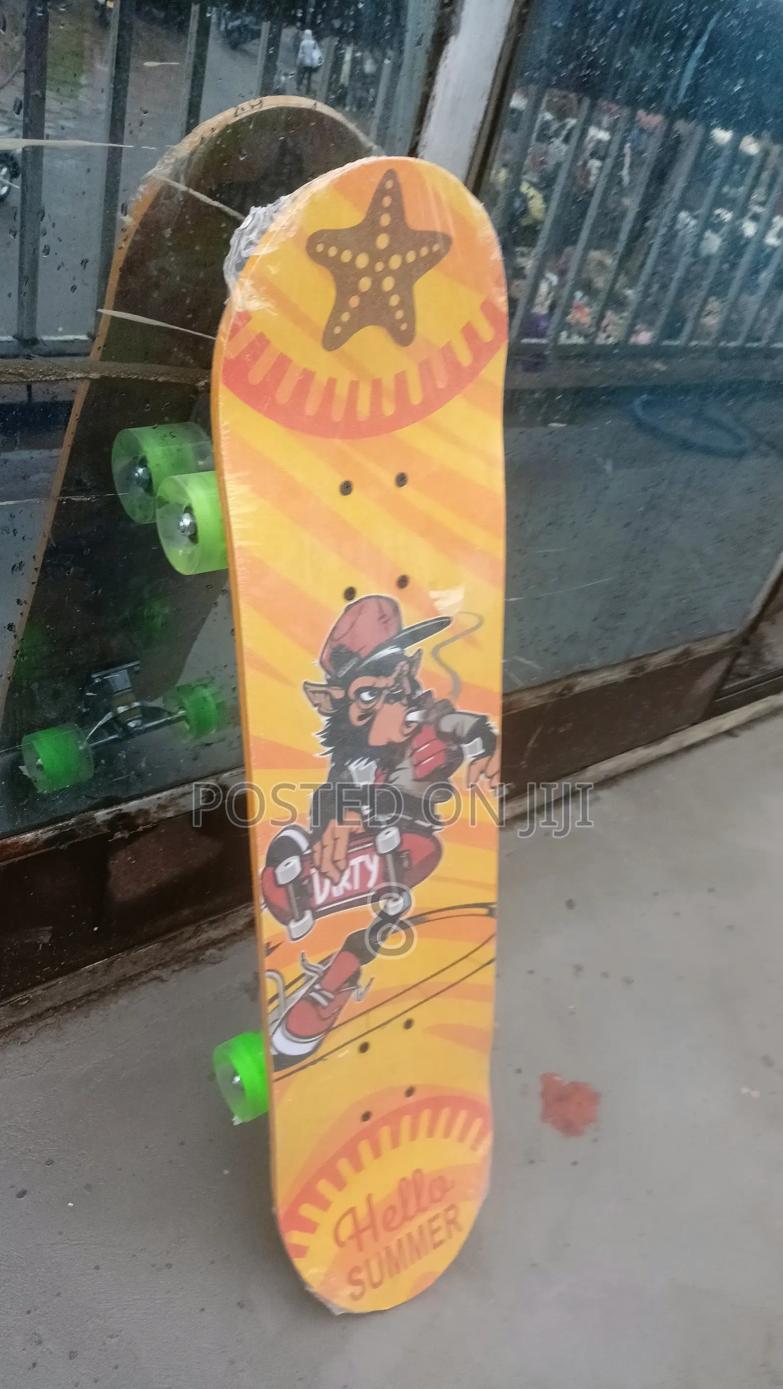 Adult Skateboard – Sturdy, Reliable, and Fun to Ride