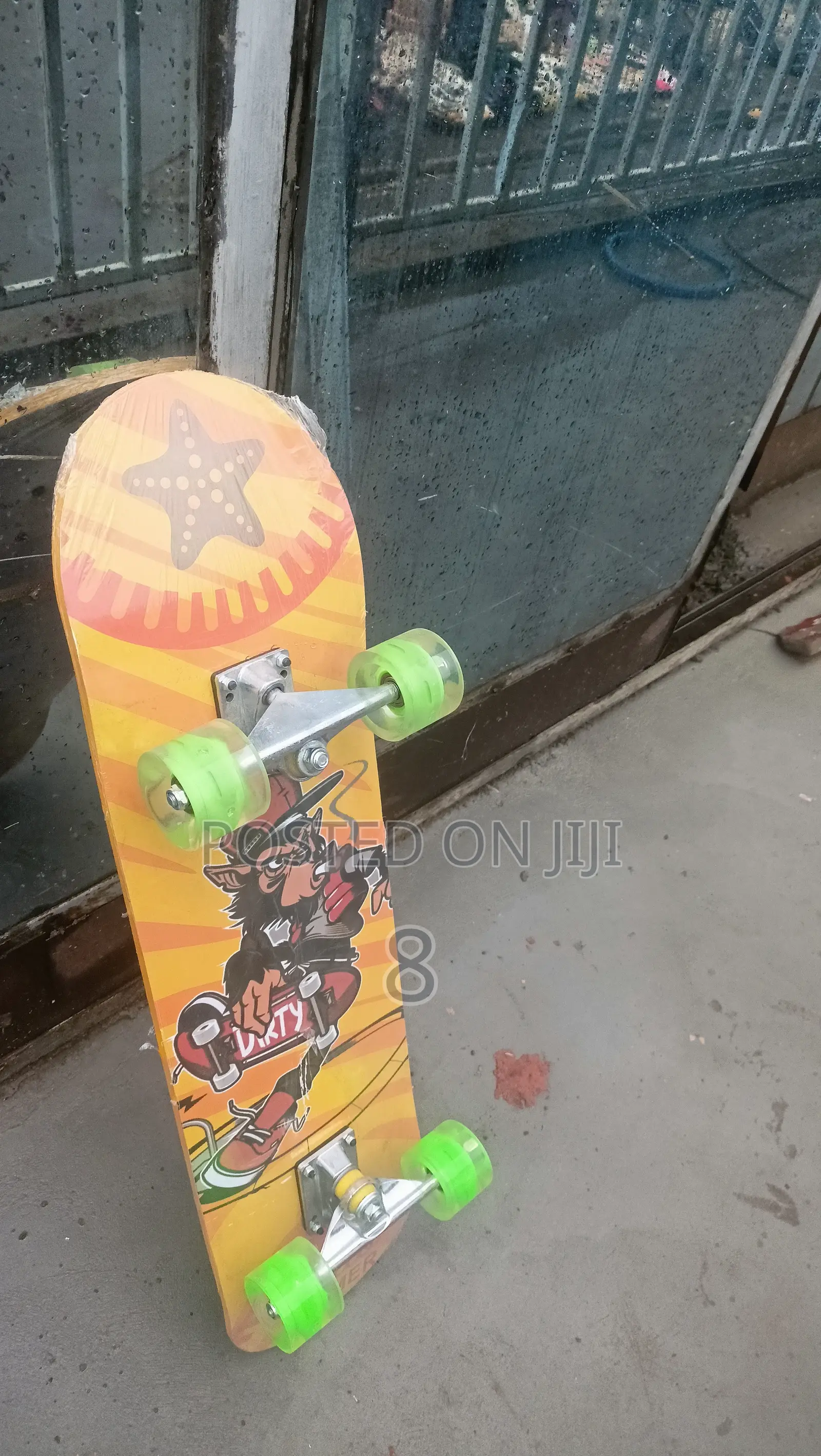 Adult Skateboard – Sturdy, Reliable, and Fun to Ride
