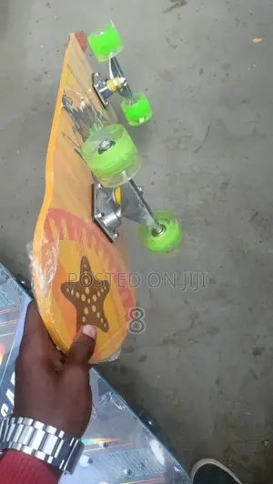 Sleek Adult Skateboard – Designed for Every Skater