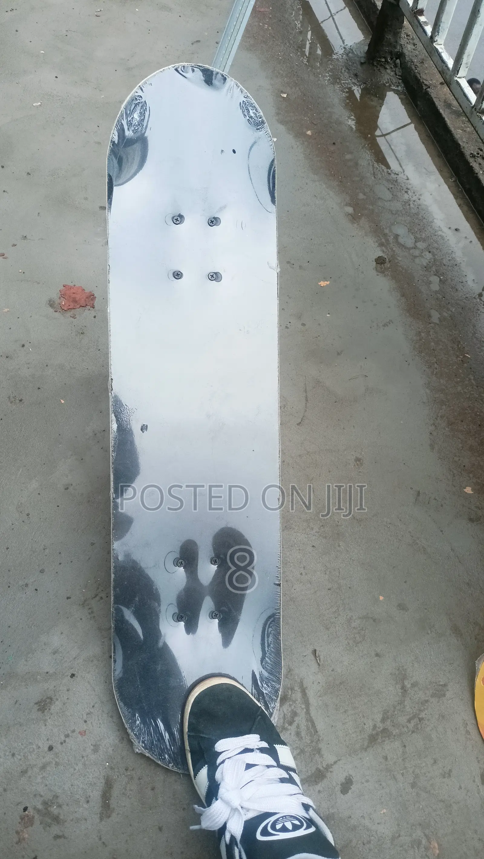 Stylish Adult Skateboard – Perfect for All Skill Levels