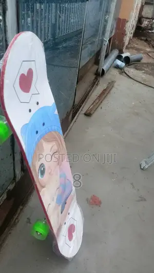 Sleek Skateboard for Adults – Perfect for Urban Adventures