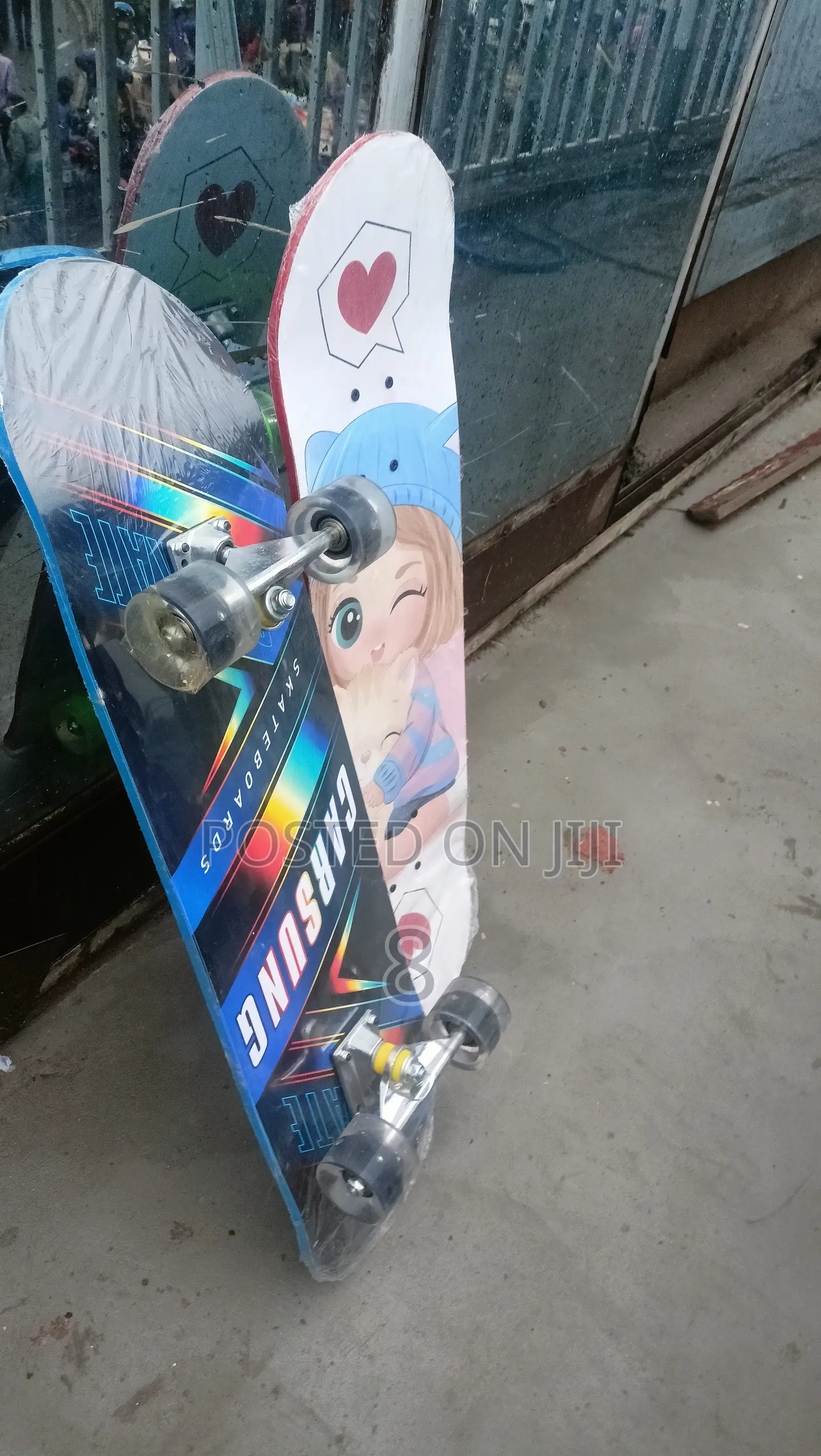 Durable Adult Skateboard – Ideal for Daily Use