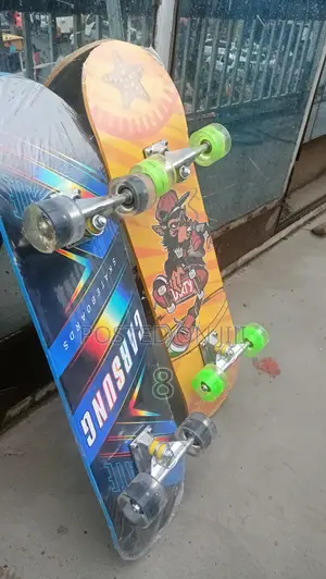 Adult Cruiser Skateboard – Sleek and Durable