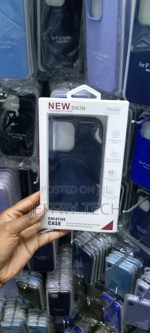 Black iPhone 16 Pro Max Slim Stand [With Magsafe Phone Case
