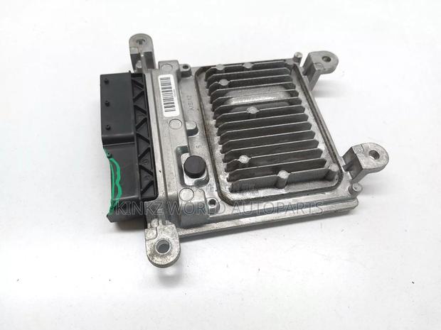 Mercedes-Benz E W212 Engine Control Module ECU A6519003701 - thumbnail 3