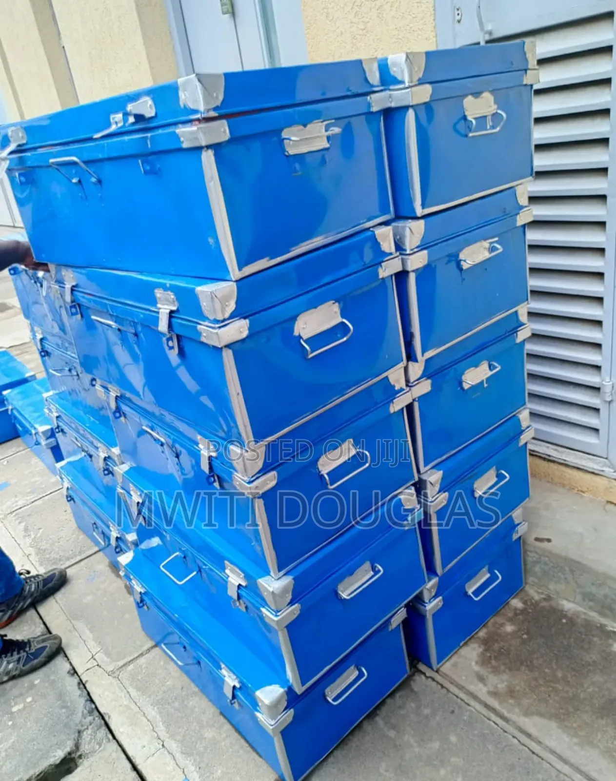 Futuristic Top Quality Metallic Box