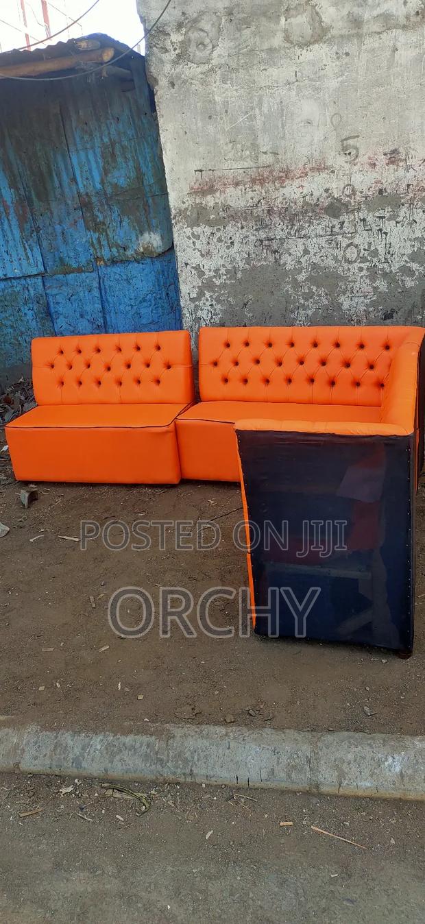 8 Seater L Shaped Couch. - thumbnail 2