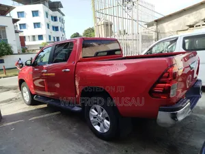 Toyota Hilux 2018 Red