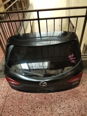 Mazda Axela Boot 2015-2018 Model