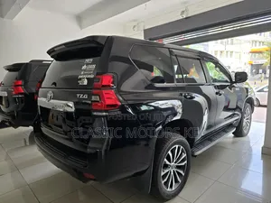 Toyota Land Cruiser Prado 2.8 2018 Black