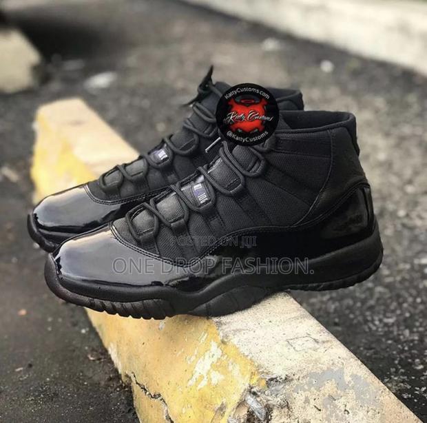Jordan 11 Black - thumbnail 2