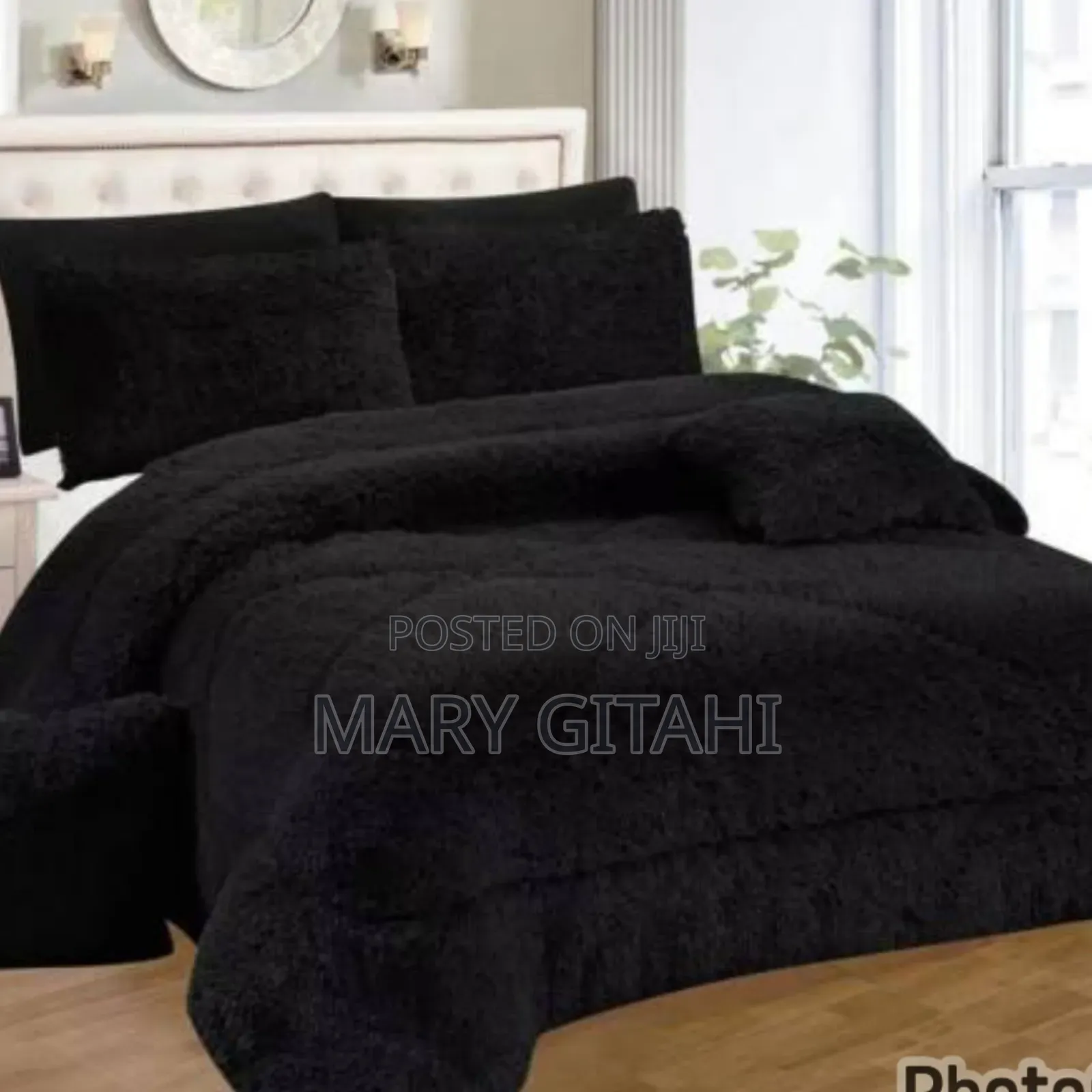 Fluffy Duvet Black in Colour