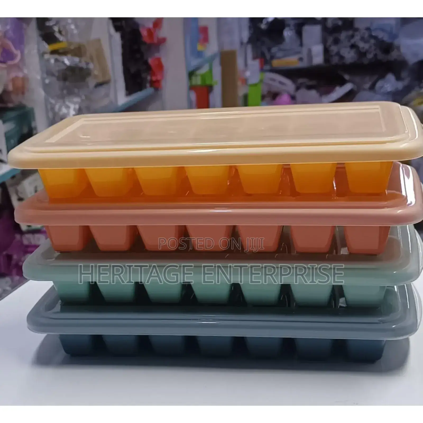 Ice Cube Tray With a Lid*