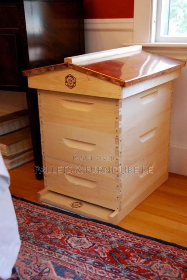 Rustic Bee Pallets - main view