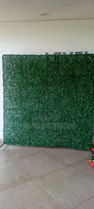Artificial Green Hedges for Photoshoot Backgrounds