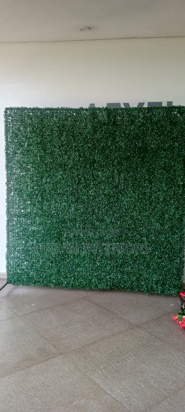 Artificial Green Hedges for Photoshoot Backgrounds