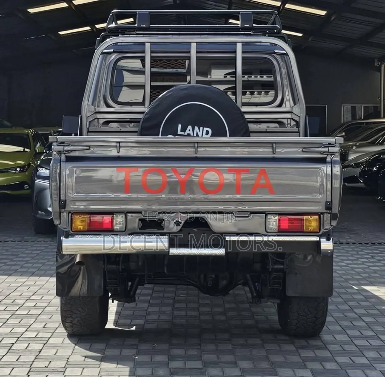 Toyota Land Cruiser 4.5 V8 GXR 2018 Gray