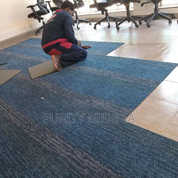 Installing Carpet Tiles and Wall to Wall Carpets - thumbnail 2