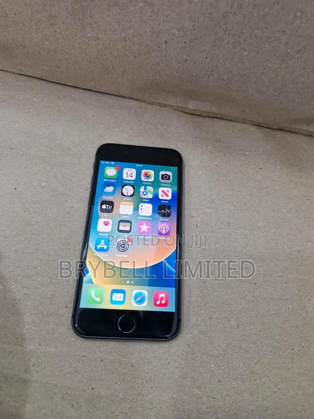 Apple iPhone 8 64 GB Black - main view