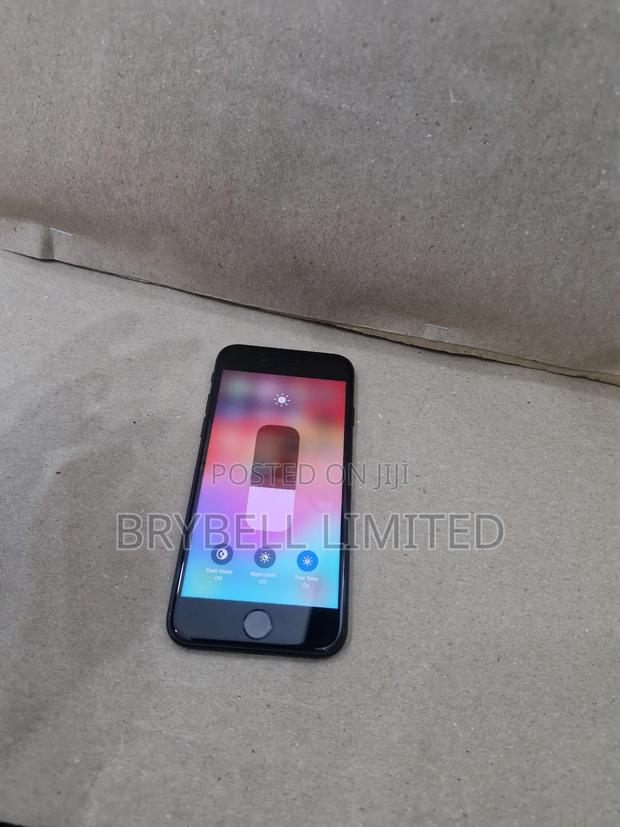 Apple iPhone SE (2020) 64 GB Black - thumbnail 4