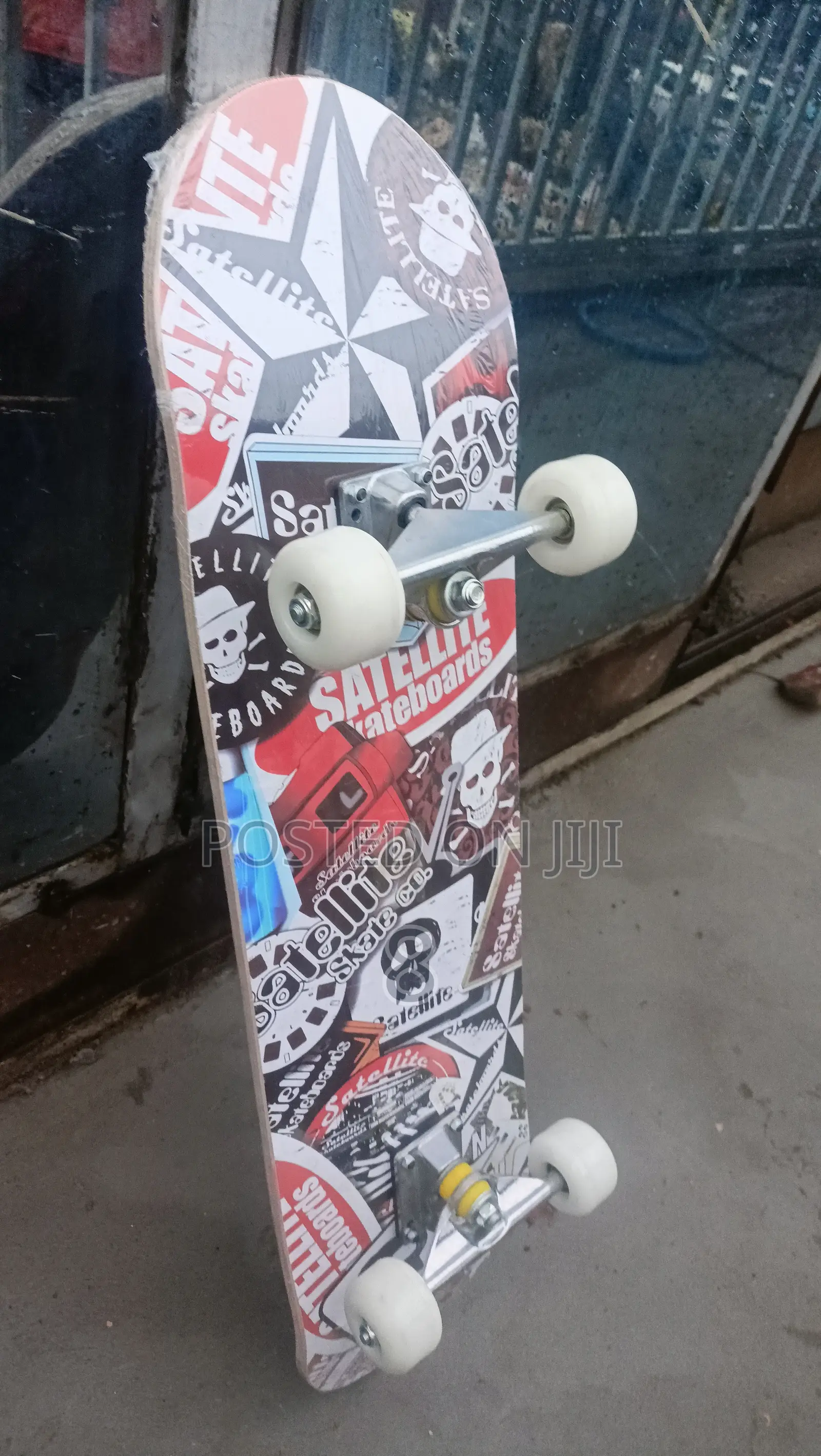 Adult Cruiser Skateboard – Fun, Stable, and Stylish