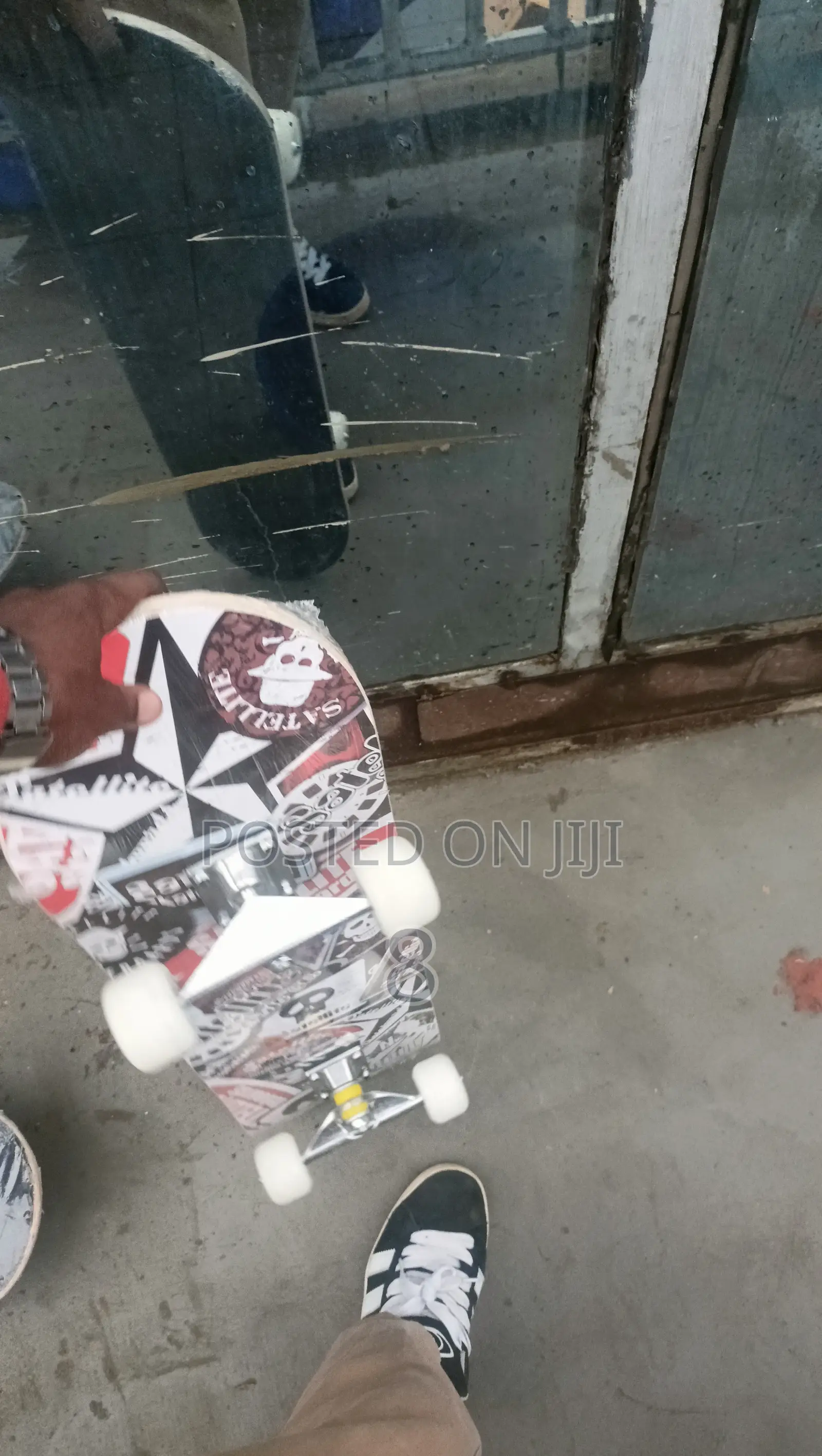 Adult Skateboard – Lightweight, Durable, and Ready to Go