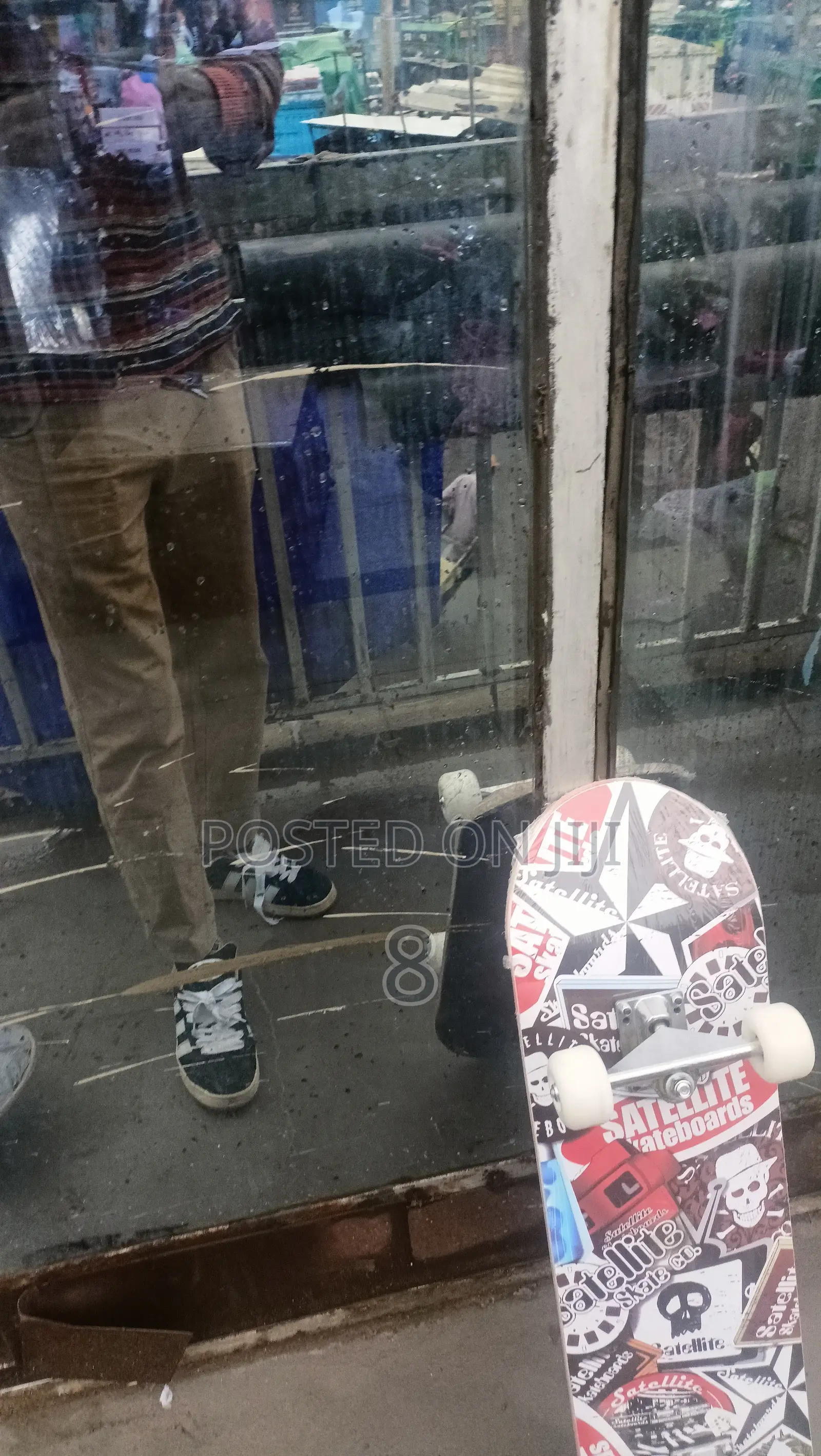 Adult Skateboard – Lightweight, Durable, and Ready to Go