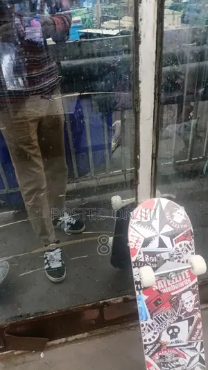 Adult Skateboard – Lightweight, Durable, and Ready to Go