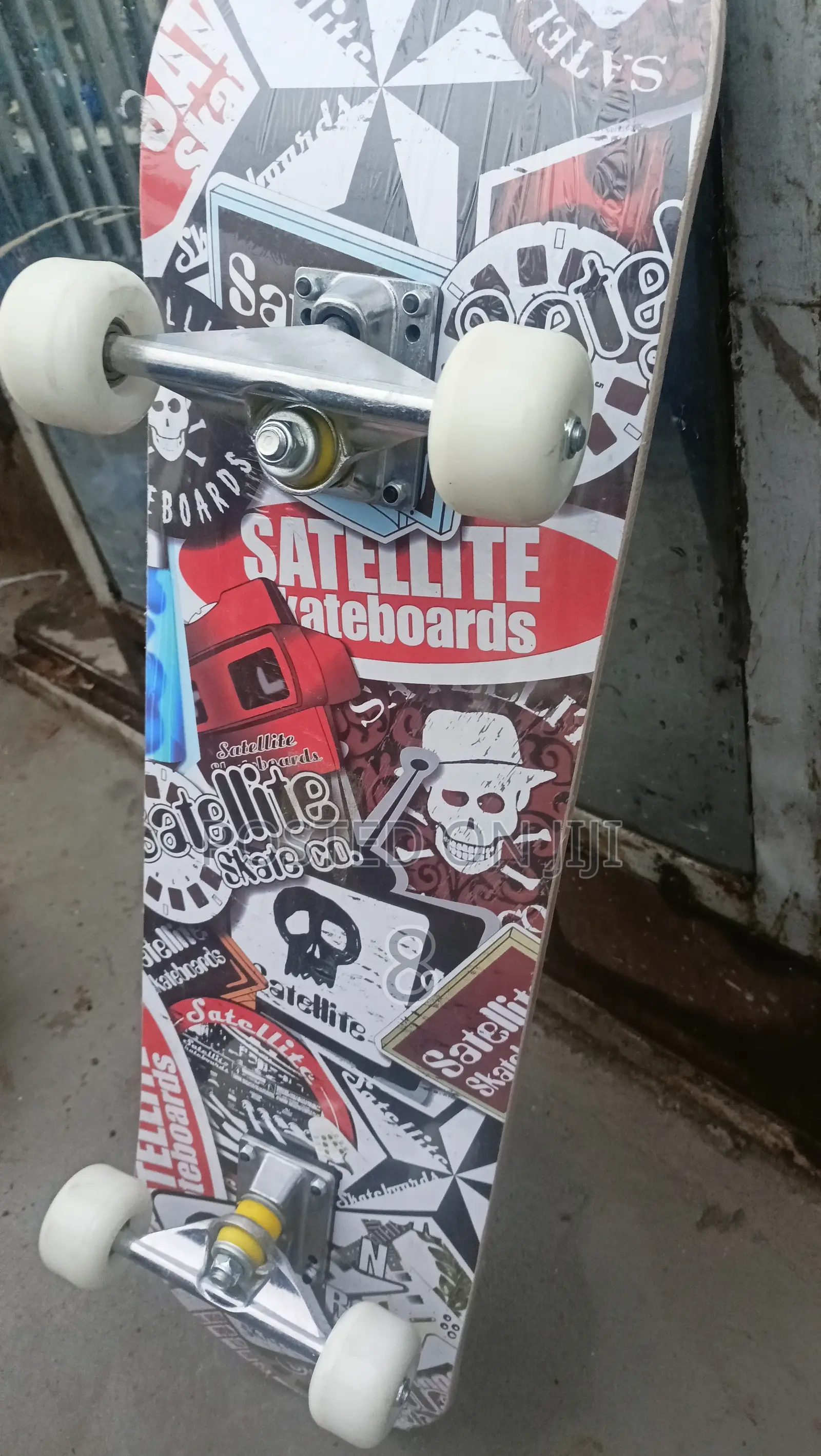 Versatile Adult Skateboard – Perfect for Any Terrain
