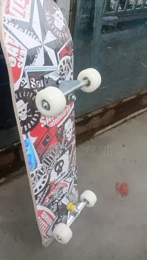 Versatile Adult Skateboard – Perfect for Any Terrain