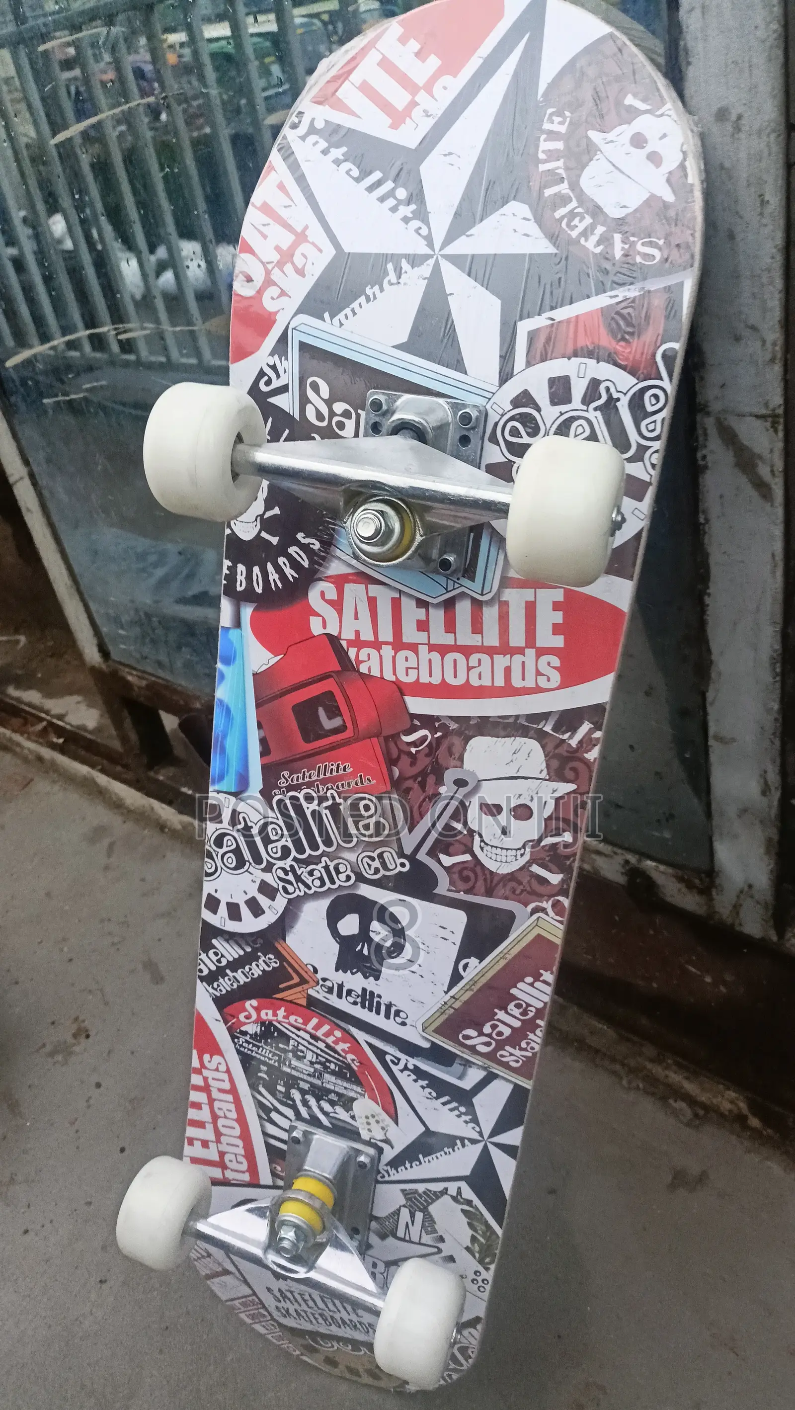 Versatile Adult Skateboard – Perfect for Any Terrain