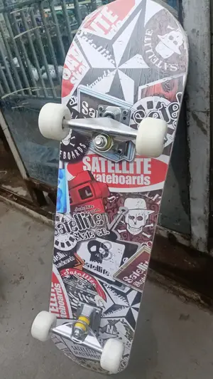 Versatile Adult Skateboard – Perfect for Any Terrain