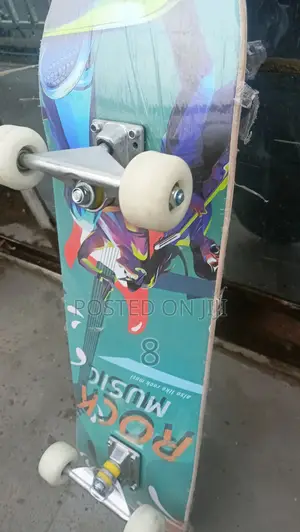 Pro-grade Adult Skateboard – Smooth, Stable, And Reliable