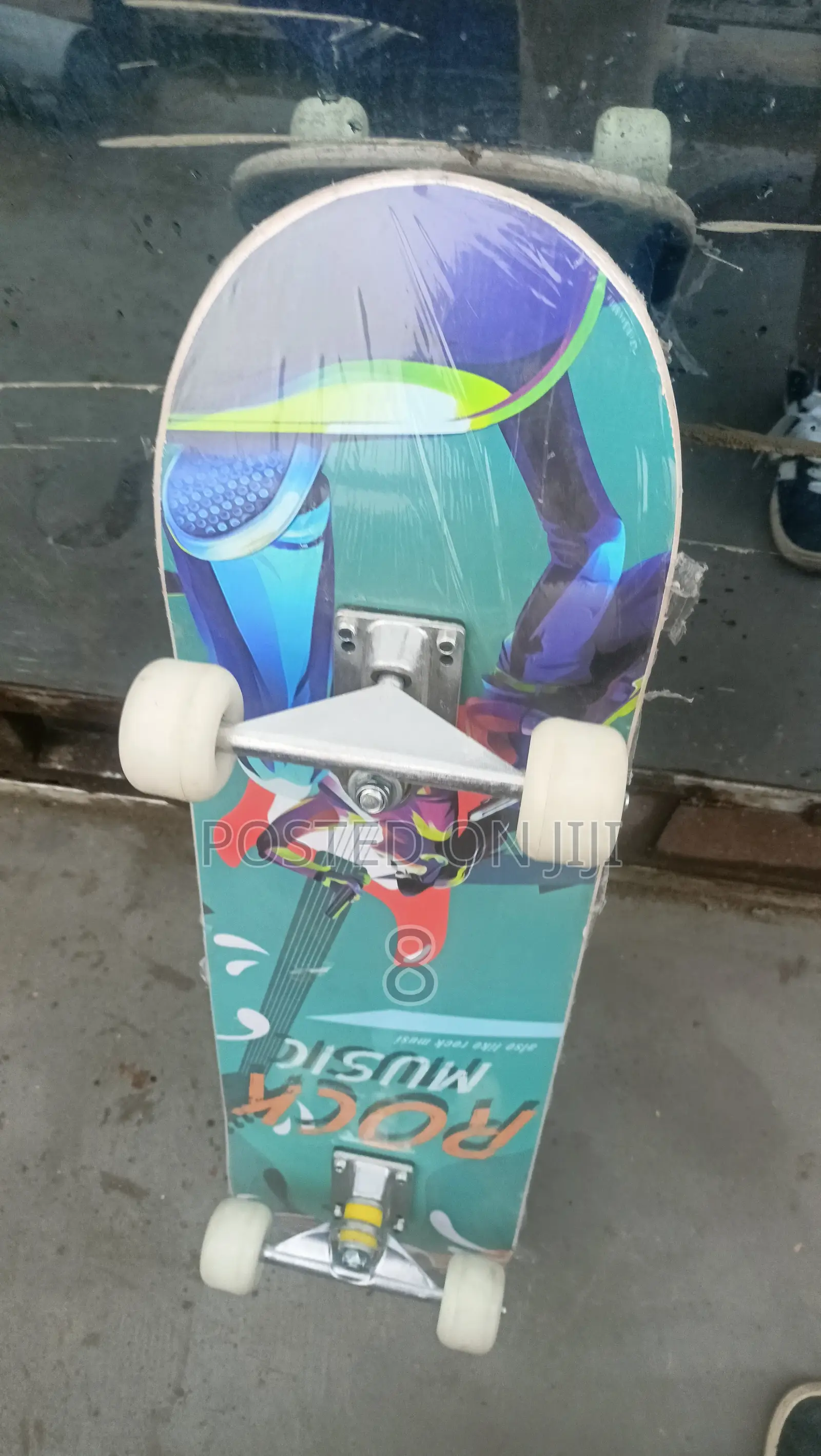 Pro-grade Adult Skateboard – Smooth, Stable, And Reliable