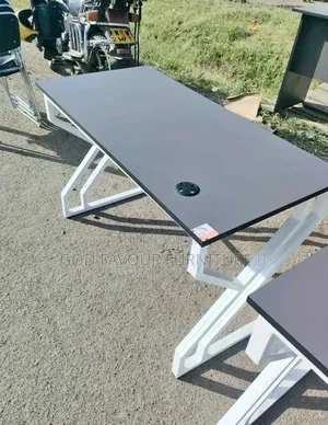 1.2m Office Table Desk With White Metallic Base Hv4f