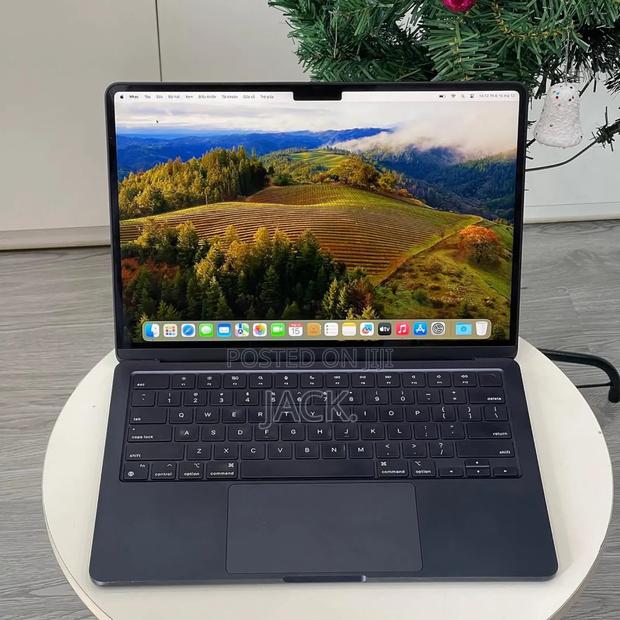 Laptop Apple MacBook Air 2022 M2 8GB Apple M2 SSD 512GB