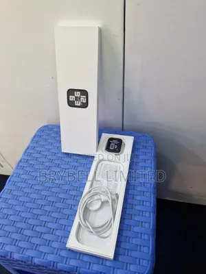 Apple Watch Se, 40mm Aluminium, 2 Weeks Used on Offer