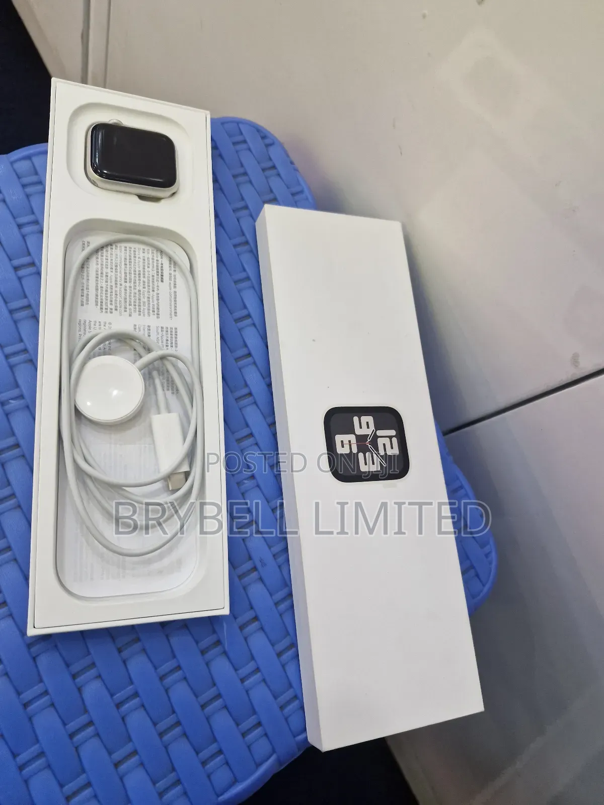 Apple Watch Se, 40mm Aluminium, 2 Weeks Used on Offer