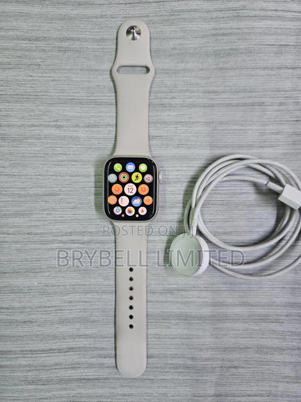 Apple Watch Series 8 45mm 3 Weeks Used Clean as Just New