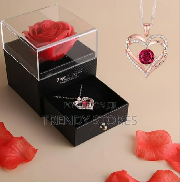 Heart Shaped Necklace Gift Box - main view