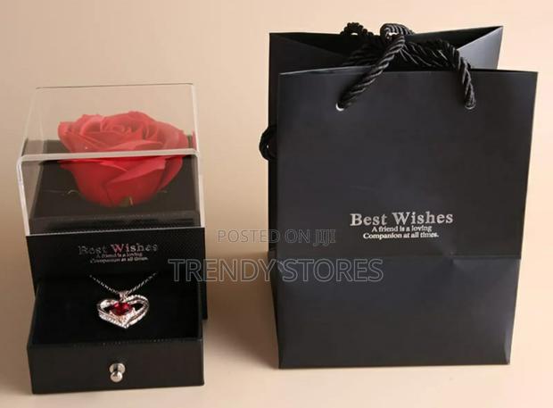 Red Rose Shaped Necklace Gift Box - main view